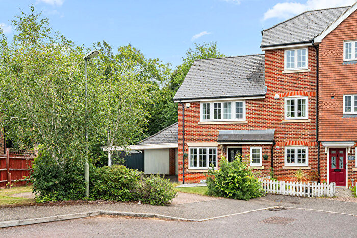 3 Bedroom Semi-Detached House For Sale In Doresa Close, Addlestone, KT15
