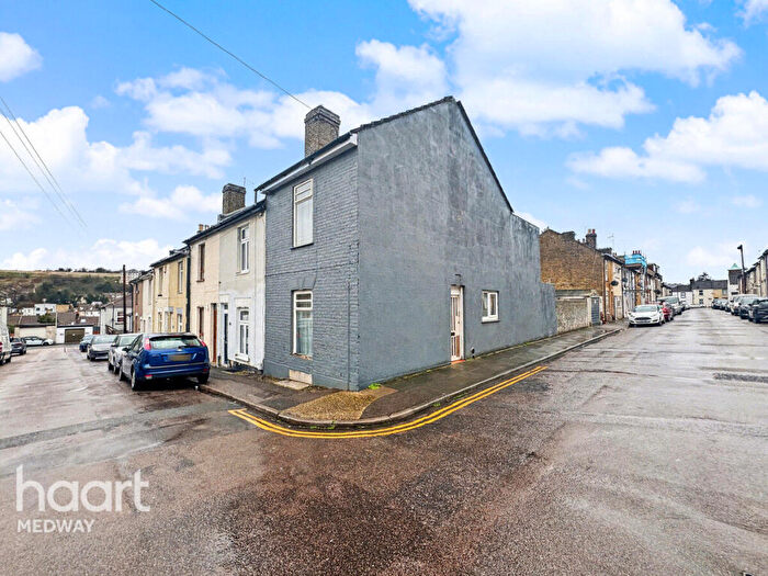 2 Bedroom Terraced House For Sale In East Street, Chatham, ME4