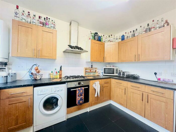 3 Bedroom Apartment To Rent In High Road, Nottingham, NG9