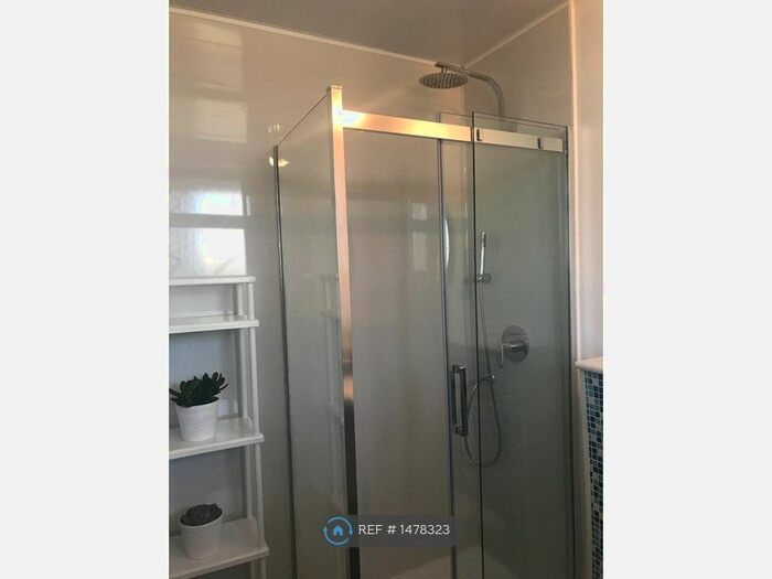 3 Bedroom Flat To Rent In James Hammet, London, E2