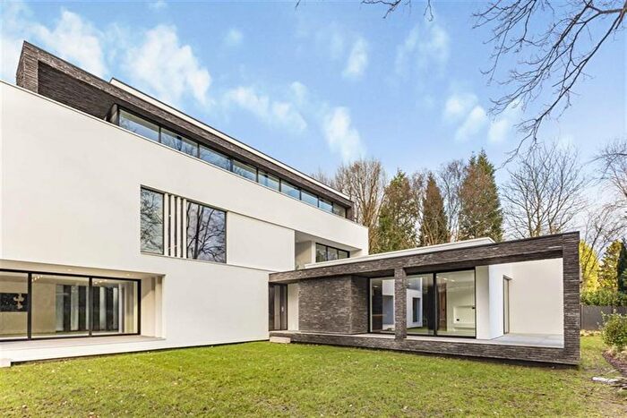 3 Bedroom Flat For Sale In Apt, Quadrant, North Road, Hale, WA15