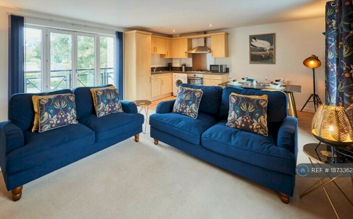 2 Bedroom Flat To Rent In Honeywell Close, Oadby, Leicester, LE2