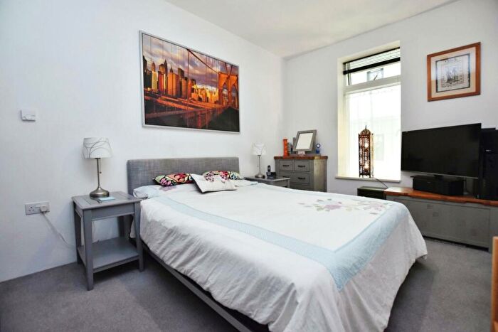 1 Bedroom Apartment For Sale In Lake Shore Drive, Bristol, BS13