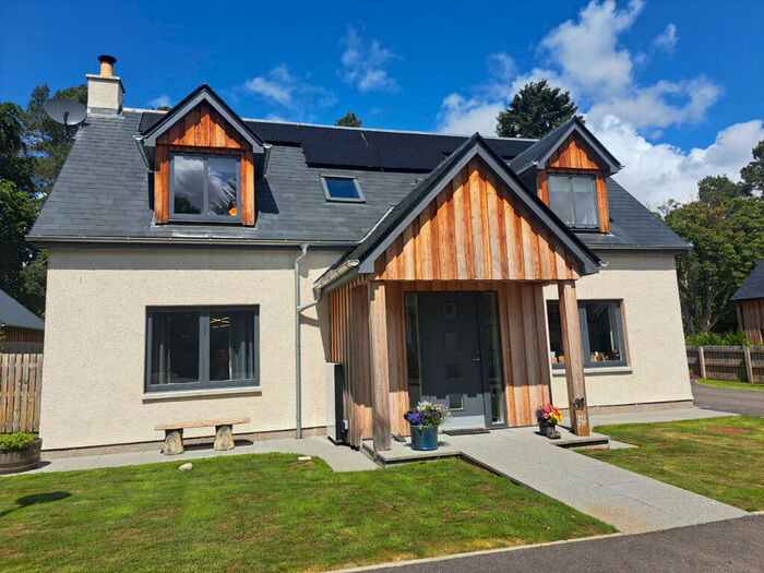 4 Bedroom Detached House For Sale In Dalbeg Road, Carrbridge, PH23