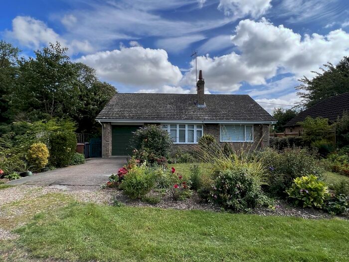 2 Bedroom Detached Bungalow For Sale In The Avenue, Nocton, LN4