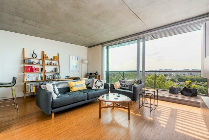 3 Bedroom Apartment To Rent In Dkh, SE22