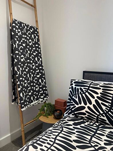 2 Bedroom Flat To Rent In Oxbow, Stephenson House, M5