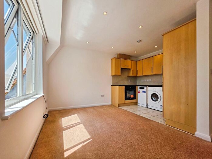 1 Bedroom Flat To Rent In Chapel Street, Guildford, GU1