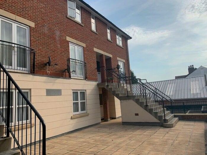 2 Bedroom Flat To Rent In Swan Lane, Winchester, SO23