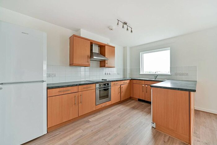 2 Bedroom Flat For Sale In Prince Regent Road, Hounslow, TW3