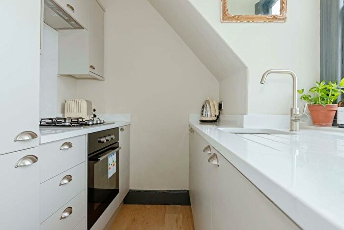 1 Bedroom Apartment For Sale In Holland Road, Hove, BN3
