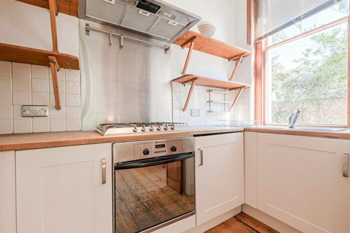2 Bedroom Flat To Rent In Camperdown House, Alma Road, Windsor, SL4