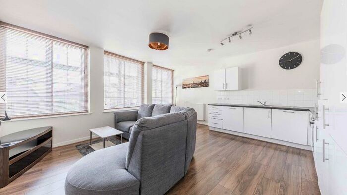 2 Bedroom Flat To Rent In Chapel Yard, London, SW18