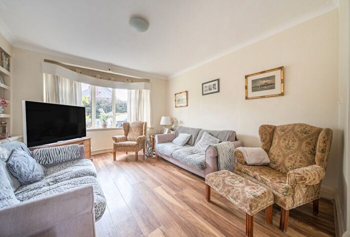 3 Bedroom Semi-Detached House For Sale In Goddington Lane, Orpington, BR6
