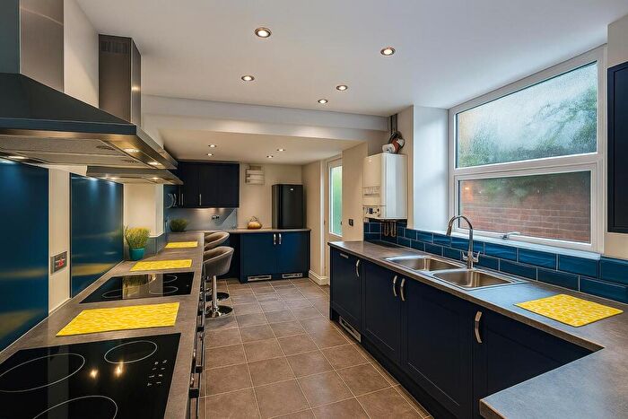 9 Bedroom House To Rent In College Road, Bangor, LL57
