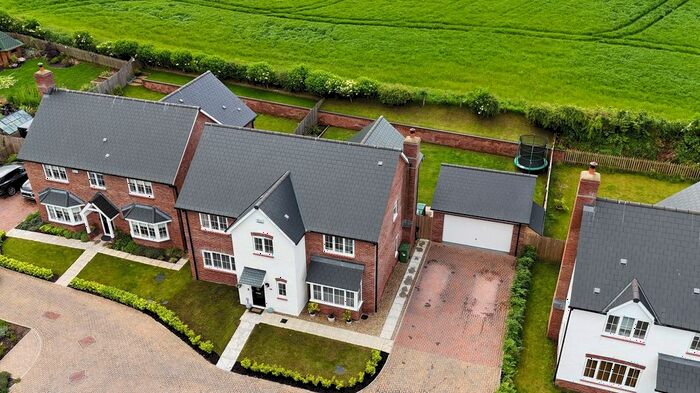 4 Bedroom Detached House For Sale In Willow Walk, Lea, HR9