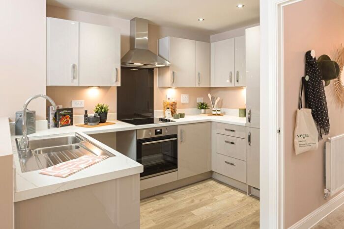 3 Bedroom End Of Terrace House For Sale In Inkersall Road, Chesterfield, Derbyshire, S43