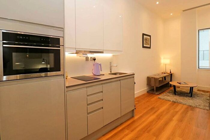 1 Bedroom Flat For Sale In Bath Road, Berkshire, Slough, SL1