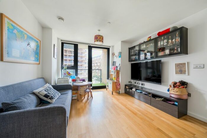 2 Bedroom Flat To Rent In Parkside Avenue, London, SE10