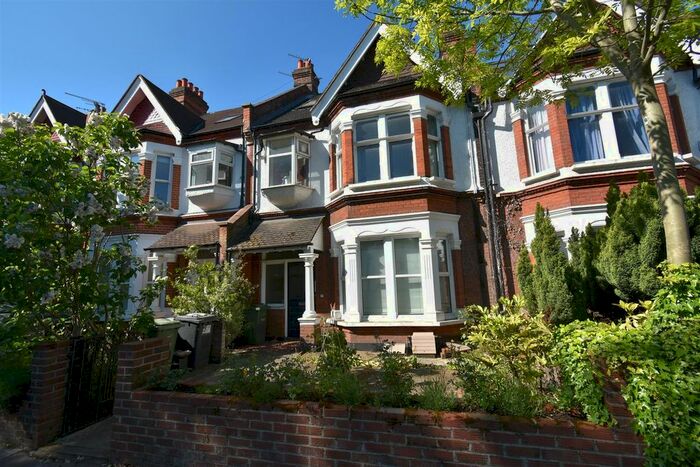 Studio To Rent In Tooting Bec Gardens, Streatham, SW16