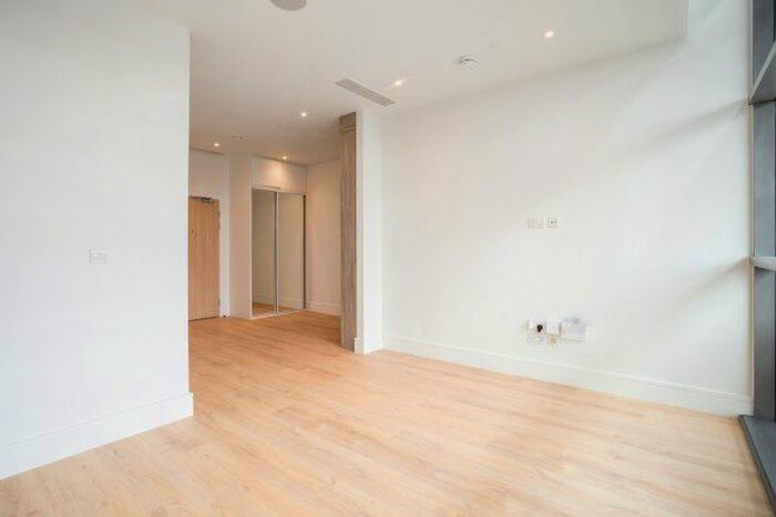 1 Bedroom Studio To Rent In Station Road, Addlestone, KT15