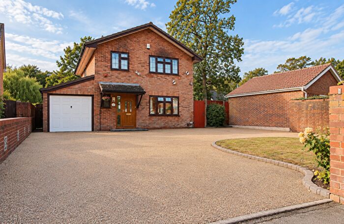 3 Bedroom Detached House For Sale In Hazleton Way, Horndean, PO8