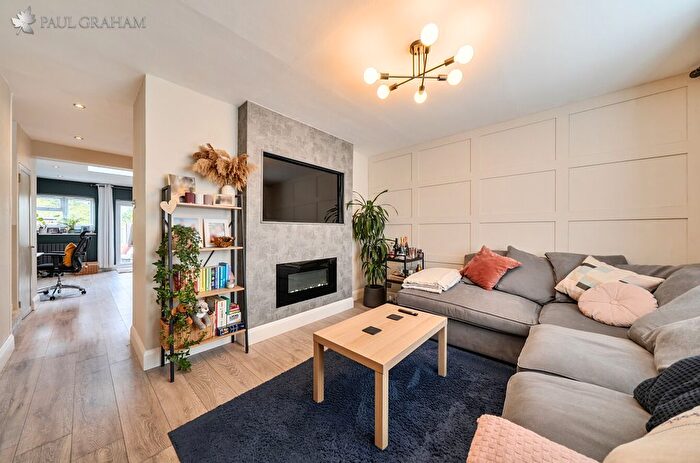 3 Bedroom Terraced House For Sale In Shaftesbury Road, Carshalton, SM5