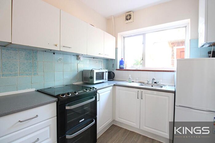 4 Bedroom Semi-Detached House To Rent In Cambridge Road, Southampton, SO14