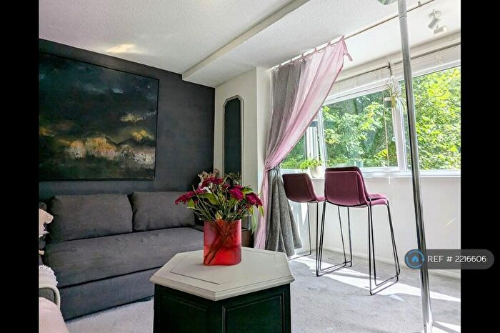 2 Bedroom Flat To Rent In Windsor Lodge, Hove, BN3