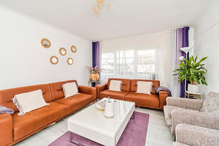 2 Bedroom Apartment For Sale In Sedbergh Road, Southampton, SO16