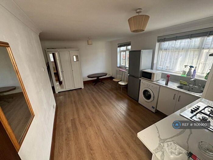 1 Bedroom Flat To Rent In Lakefield Road, London, N22