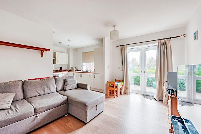 1 Bedroom Flat For Sale In North Road, Crawley, RH10
