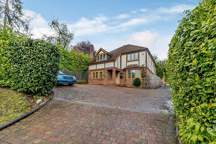 4 Bedroom Detached House For Sale In Wyatts Road, Chorleywood, WD3