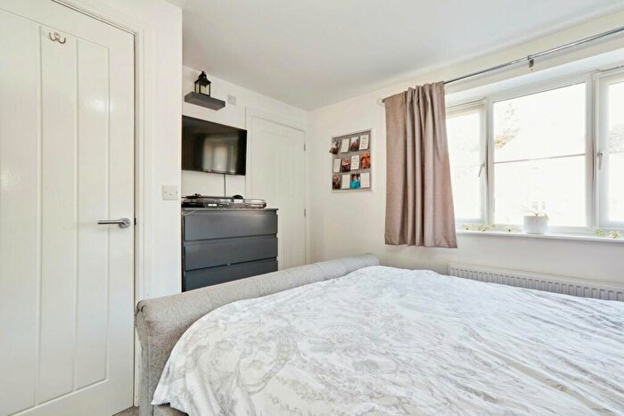 3 Bedroom Terraced House For Sale In Horsforde View, Leeds, LS13