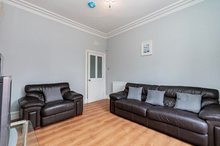 2 Bedroom Flat To Rent In Abbey Place, Torry, Aberdeen, AB11