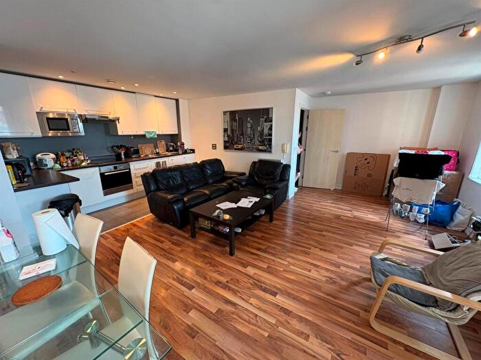2 Bedroom Apartment To Rent In The Quadrangle, Lower Ormond Street, Manchester, M1