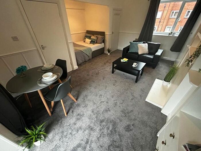 Studio To Rent In Cumberland Court, Headingley, Leeds, LS6