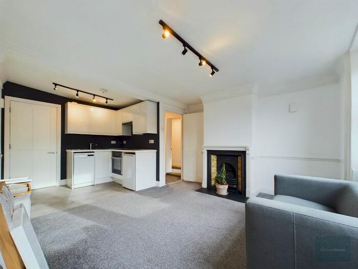 2 Bedroom Property To Rent In First Floor Flat, Fore Street, Trowbridge, BA14