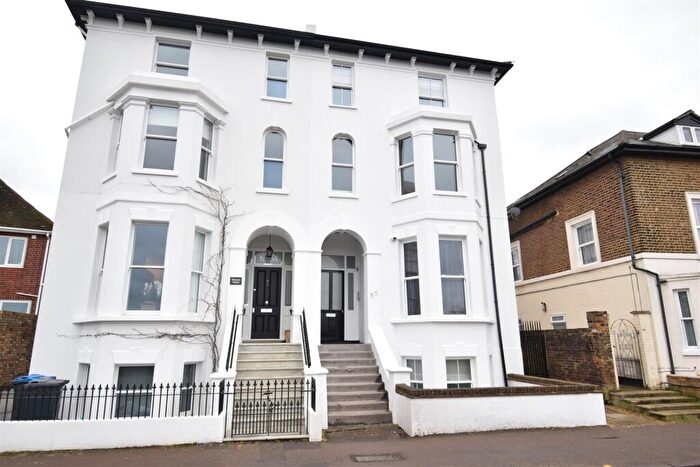 Apartment To Rent In Portsmouth Road, Surbiton, KT6