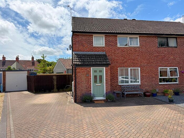 3 Bedroom Semi-Detached House For Sale In Andrews Close, Chippenham, SN14