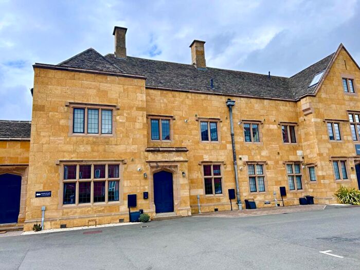 2 Bedroom Apartment For Sale In The Courts, Warwick Road., OX16