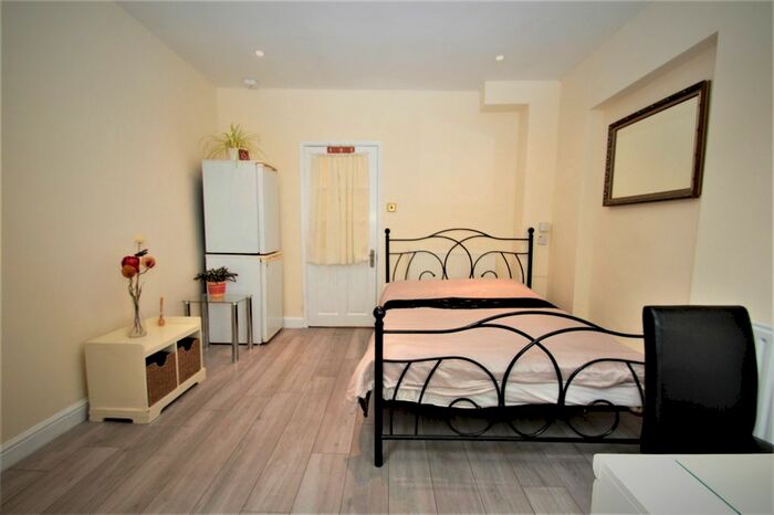 1 Bedroom Studio To Rent In The Annexe Swakeleys Road, Ickenham, Uxbridge, Middlesex, UB10