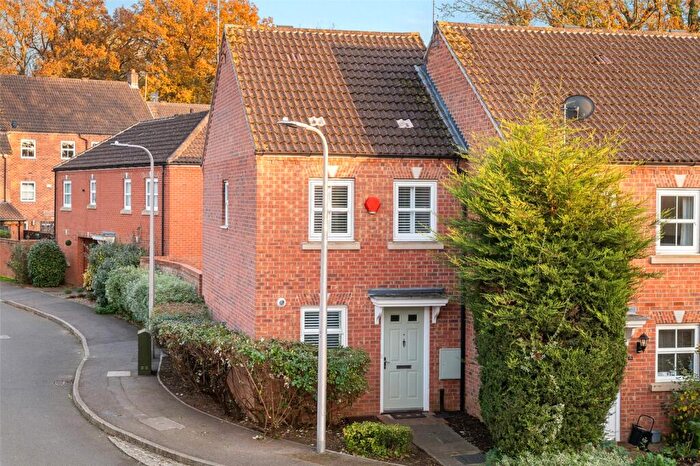 2 Bedroom End Of Terrace House To Rent In Rosebay, Wokingham, Berkshire, RG40