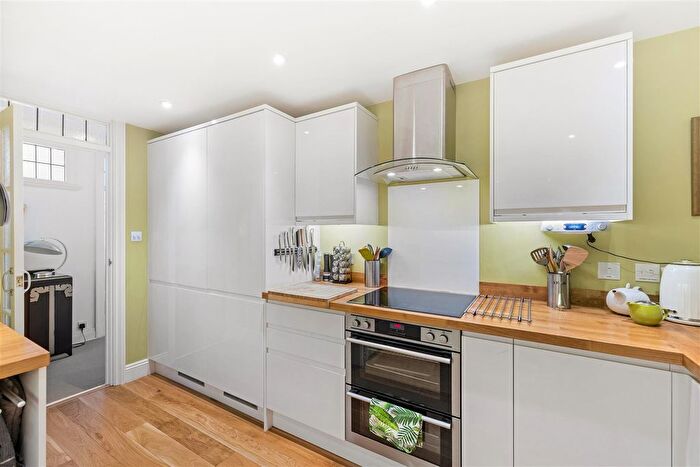 2 Bedroom Flat For Sale In Courtenay Gate, Courtenay Terrace, Hove, BN3