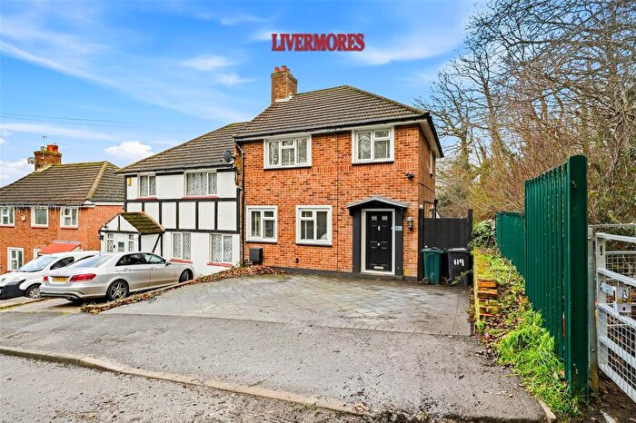 3 Bedroom Semi-Detached House For Sale In Ladywood Road, Dartford, DA2