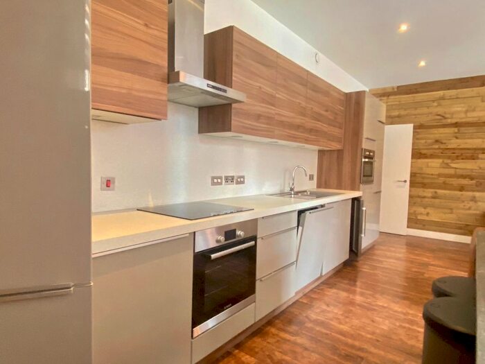 3 Bedroom Flat To Rent In Royal Mills, Redhill Street, Manchester, M4