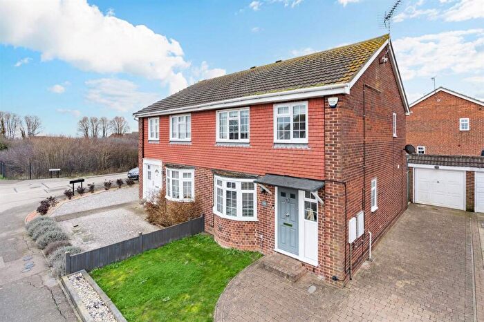 3 Bedroom Semi Detached House For Sale In Columbia Avenue, Whitstable, CT5