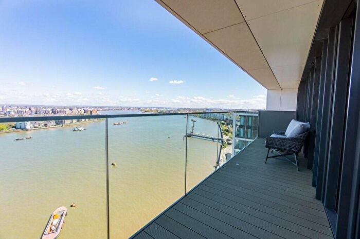2 Bedroom Flat For Sale In Duke Of Wellington Avenue, London, SE18
