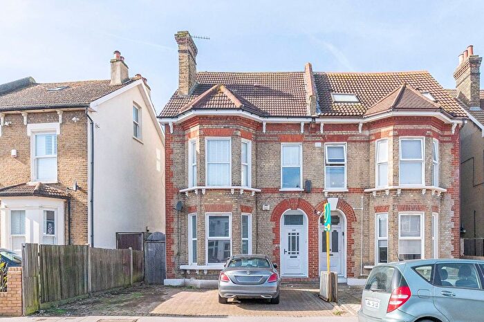 2 Bedroom Flat For Sale In Portland Road, South Norwood, London, SE25