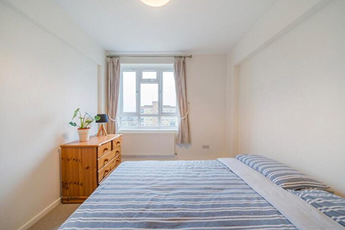 2 Bedroom Flat For Sale In Dagnall Street, Battersea, SW11